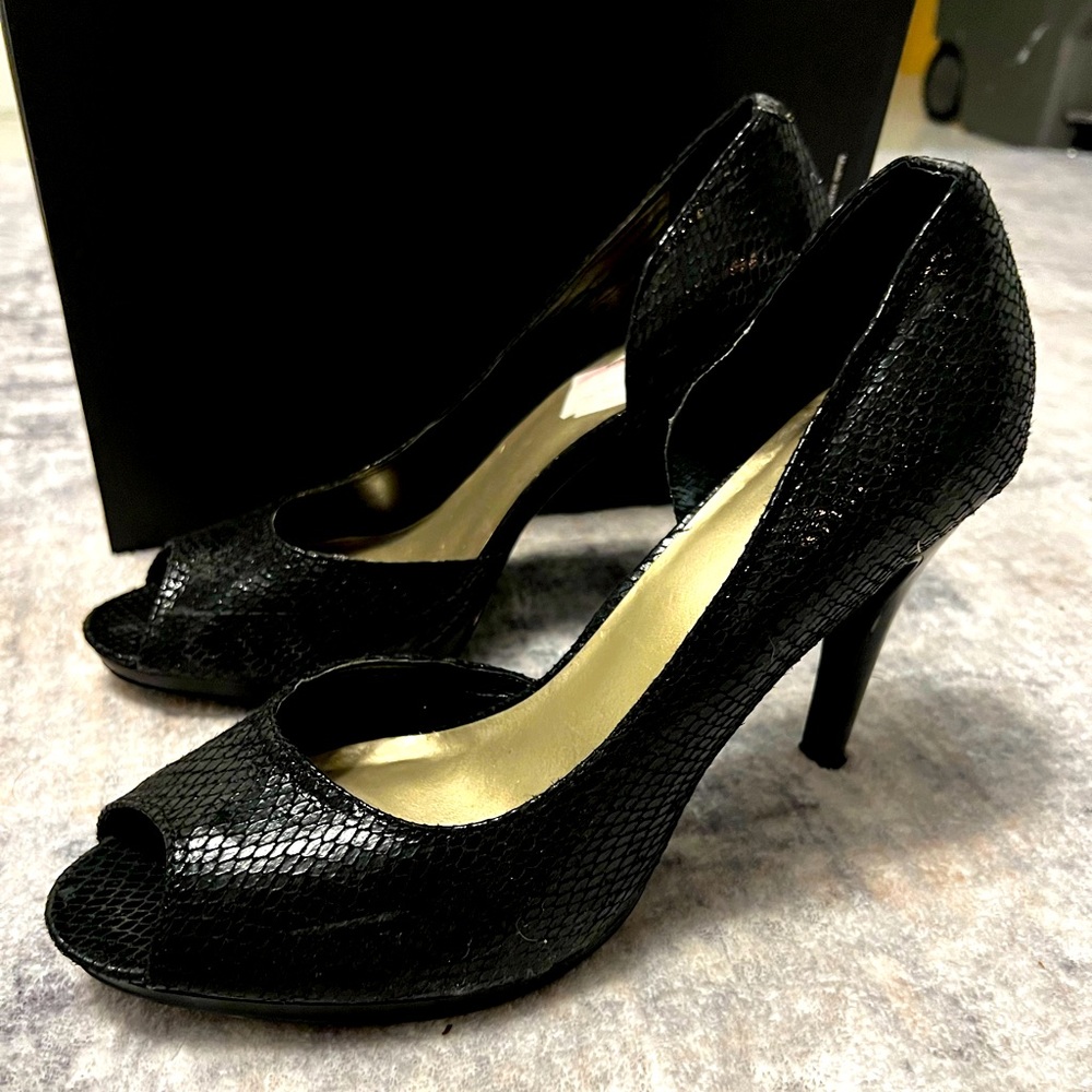 Nine west size 10 snake print open toe heel